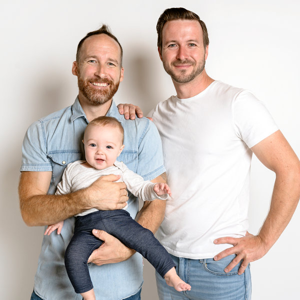 coppia di uomini gay con il loro bambino