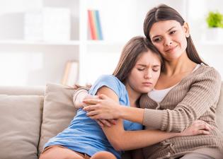 Τι πρέπει να κάνει μια μητέρα αν η πρώτη περίοδος εμφανιστεί πρώρα 